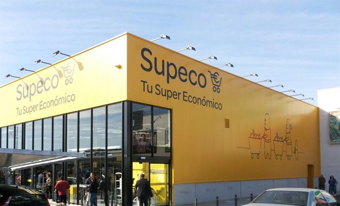 Fachada de Supeco en Gines (Sevilla)