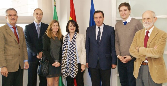 Firma convenio en Granada.