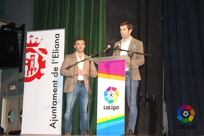 El ex jugador del Valencia David Albelda con 'Futura Afición' de la Liga