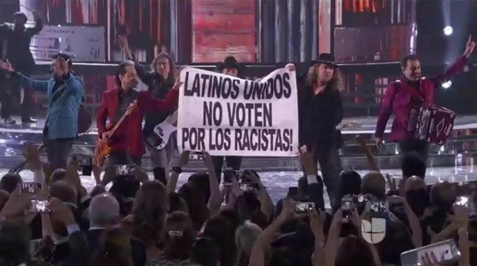 Maná pancarta latinos