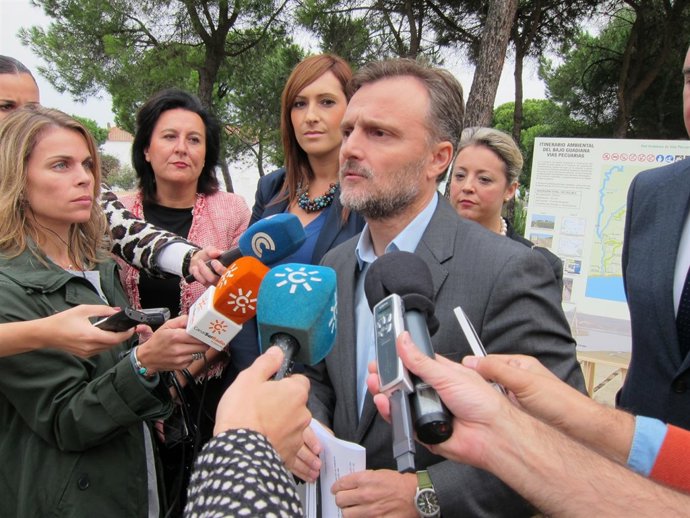 El consejero de Medio Ambiente, José Fiscal, en La Rábida. 