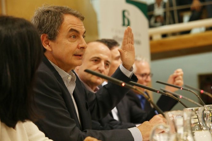 El expresidente Zapaero en la presentación de un libro de Miguel Sebastián