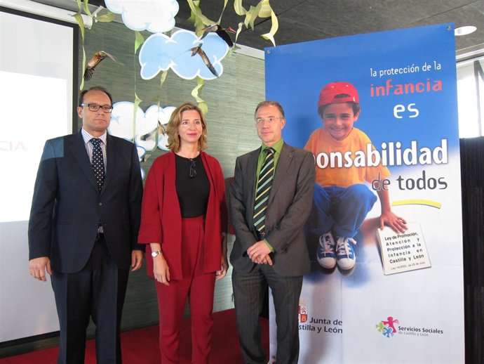 Alicia García en la reunión de la Sección de Atención y Protección a la Infancia