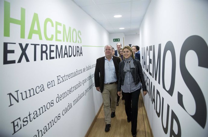 José Antonio Monago y María Dolores de Cospedal en la sede del PP en Mérida