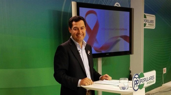 Juanma Moreno ante los medios