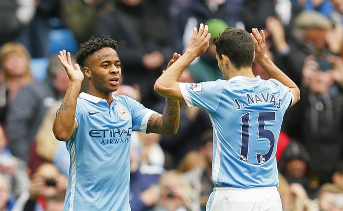 Raheem Sterling y Jesús Navas (Manchester City) 