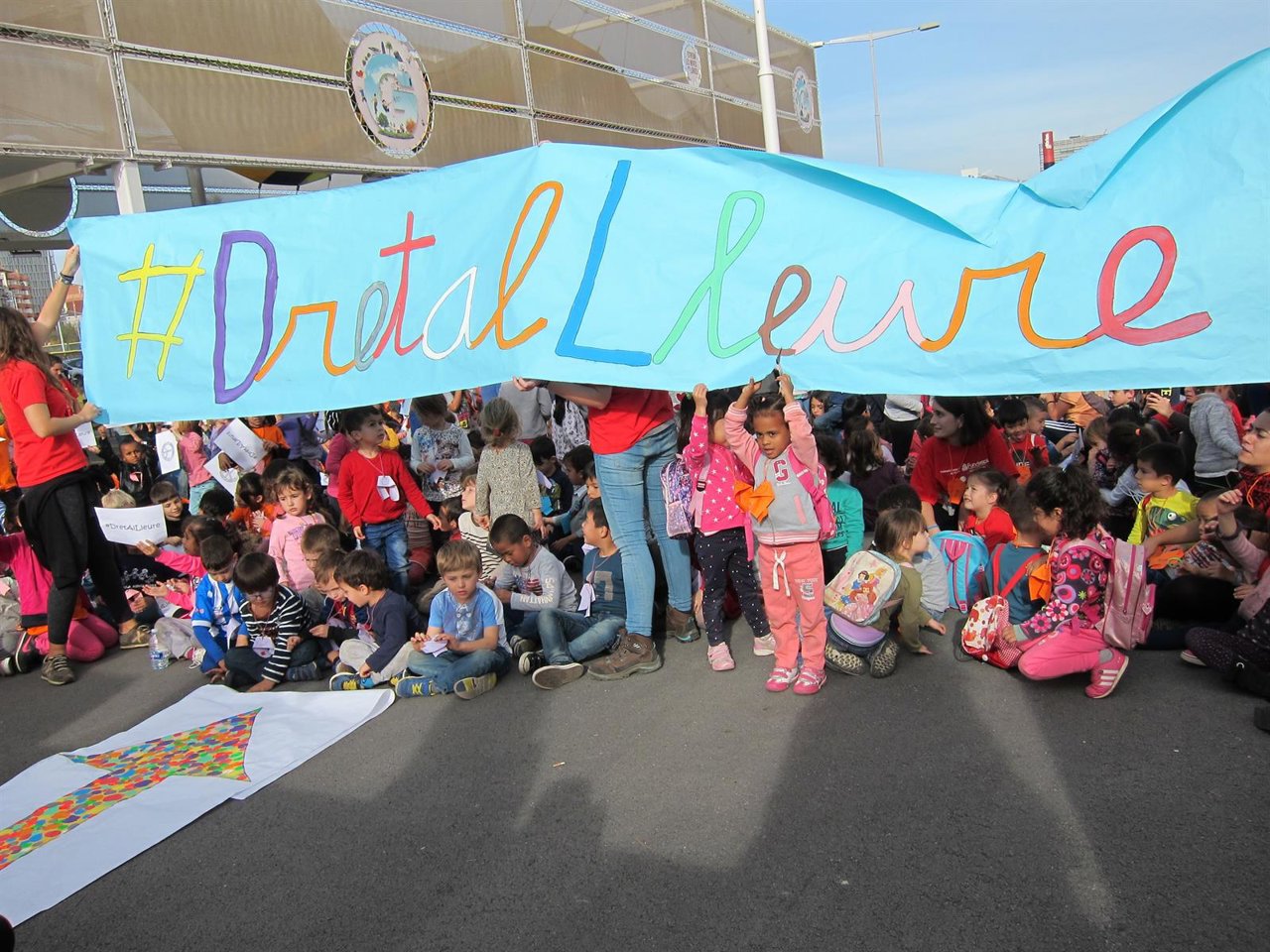 Cerca de 300 niños han participado en el inicio de la campaña 'Derecho al ocio