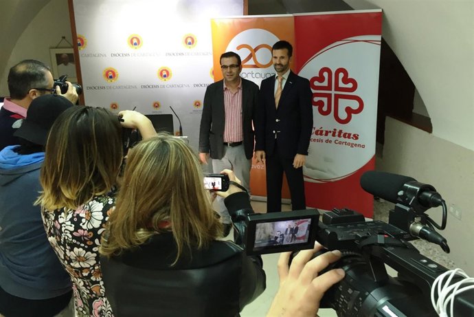 El secretario general de Cáritas y el director general de Portavoz