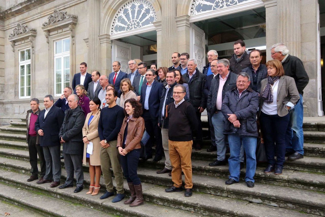 Protesta de alcaldes del PP ante la Diputación de Pontevedra.