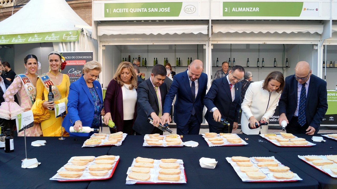 Preparación de tostadas en la plaza de toros de Valencia