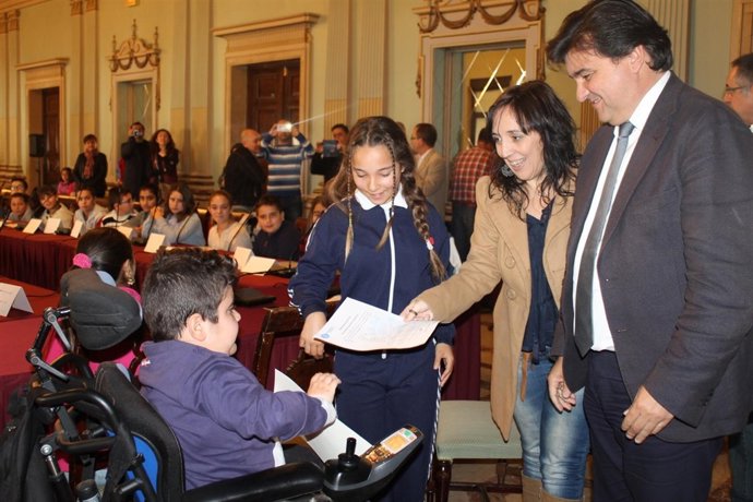 El nuevo alcalde infantil de Huelva, Iván Garzón. 