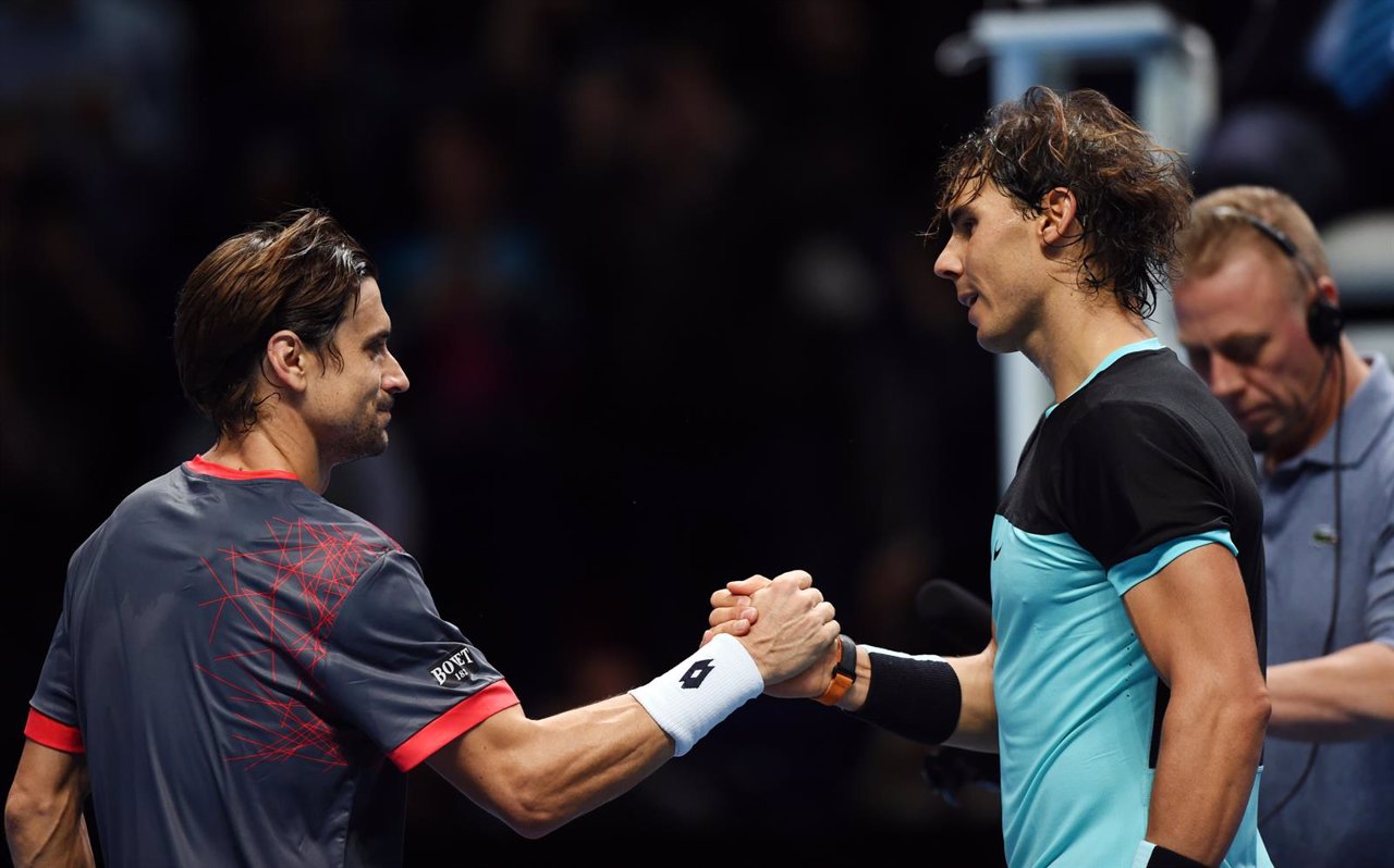 Nadal y Ferrer se dan la mano en la red del torneo de Londres