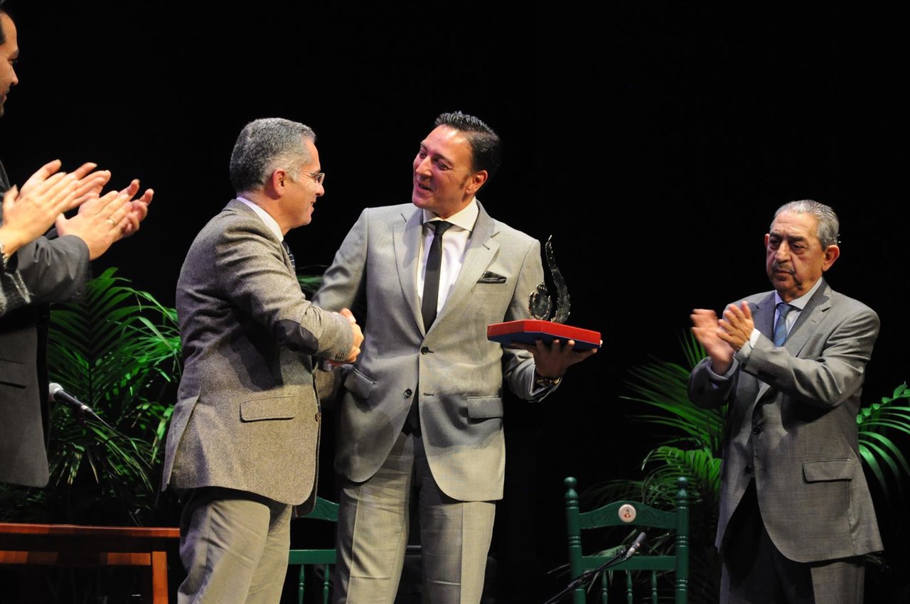 Entrega de la Palma de Plata de Algeciras a Antonio El Pipa