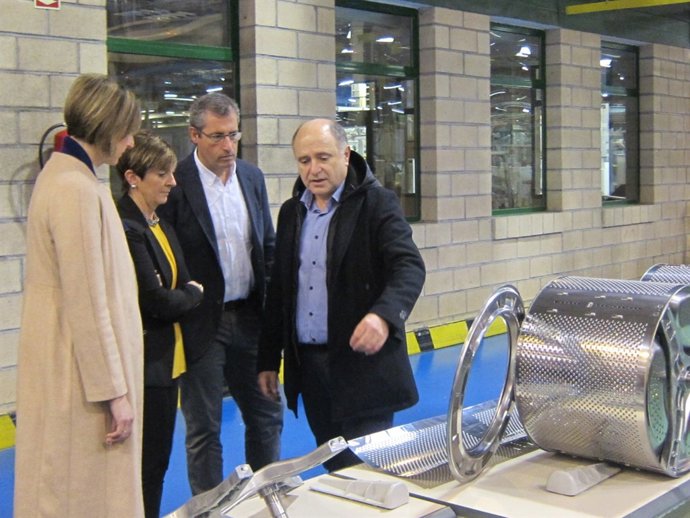 Olano, Tapia y Ubarrechena visitan Fagor CNA Group.