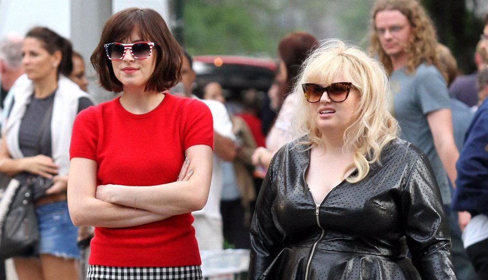 Dakota Johnson y Rebel Wilson