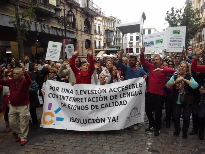 Marcha reivindicativa intérpretes de lengua de signos de Canal Sur