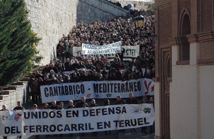 Manifestación en Teruel en defensa de la línea de ferrocarril.