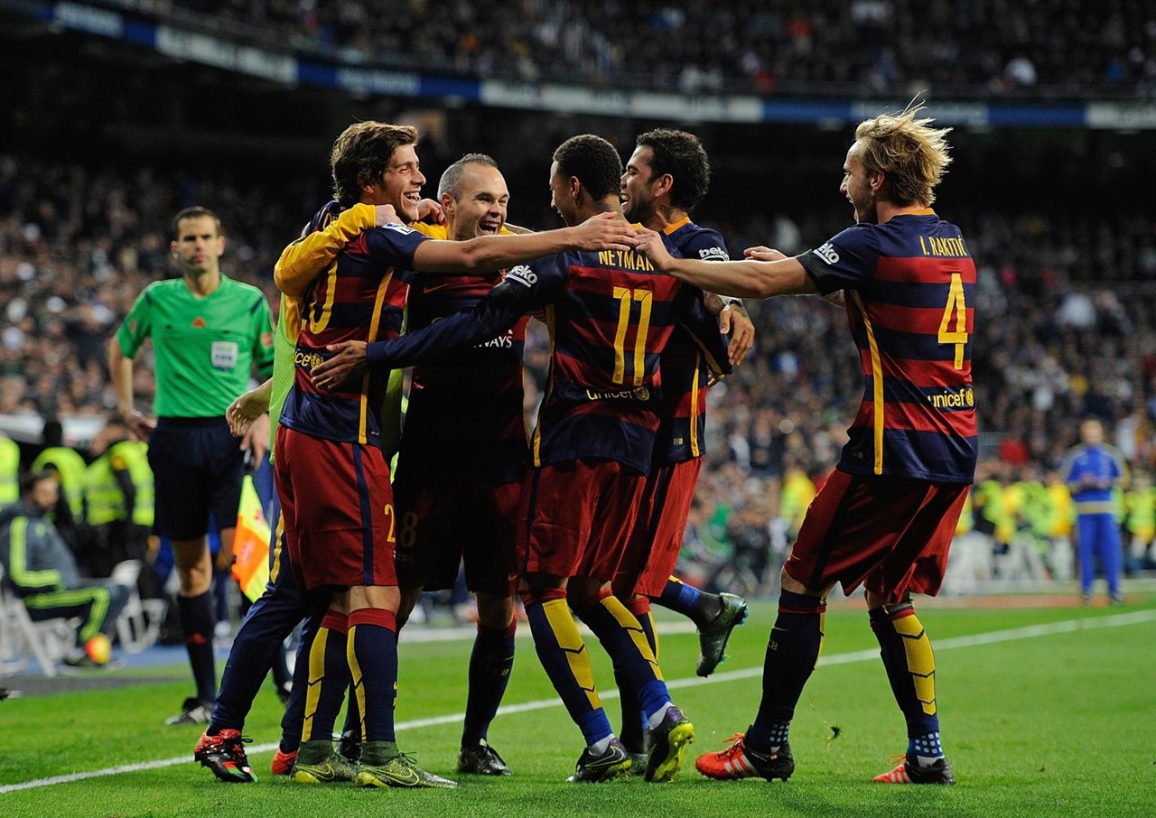 El FC Barcelona golea en el clásico del Bernabéu