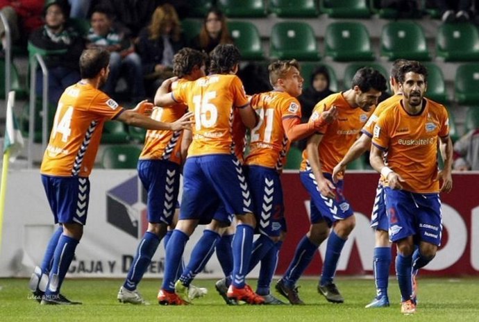 El Deportivo Alavés gana en Elche