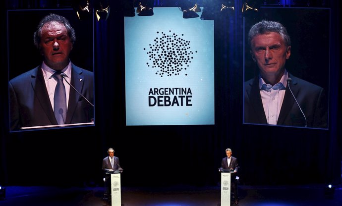 Daniel Scioli y Mauricio Macri durante el debate presidencia