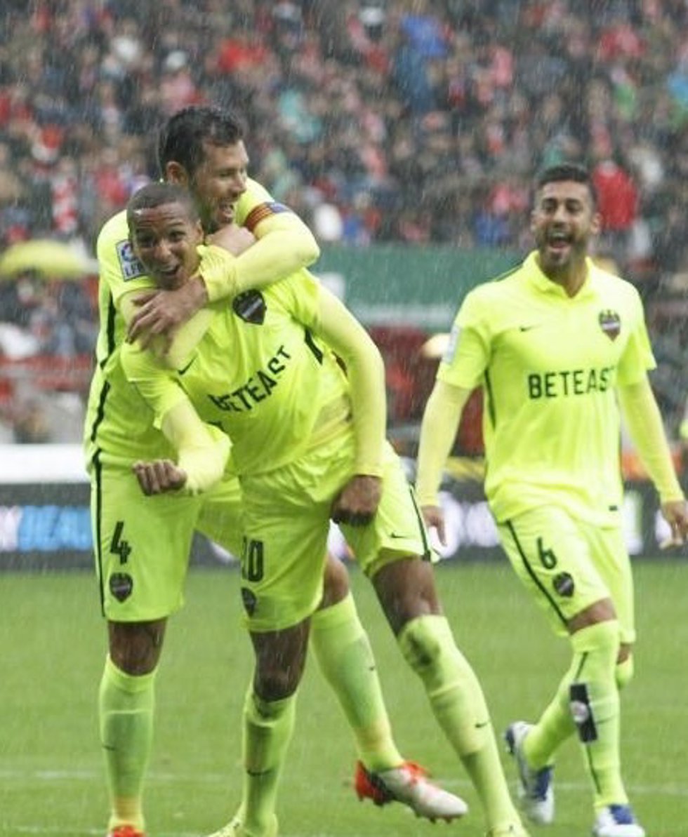 Deyverson Levante Sporting