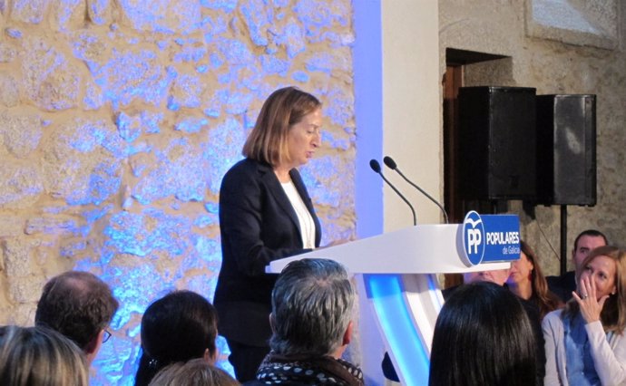La ministra de Fomento, Ana Pastor, en un acto del PP en Santiago