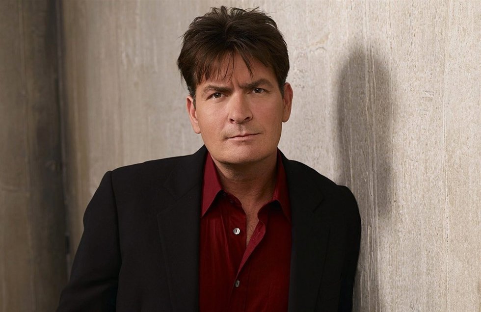 Charlie Sheen: vende sus dos mansiones para recuperarse económicamente