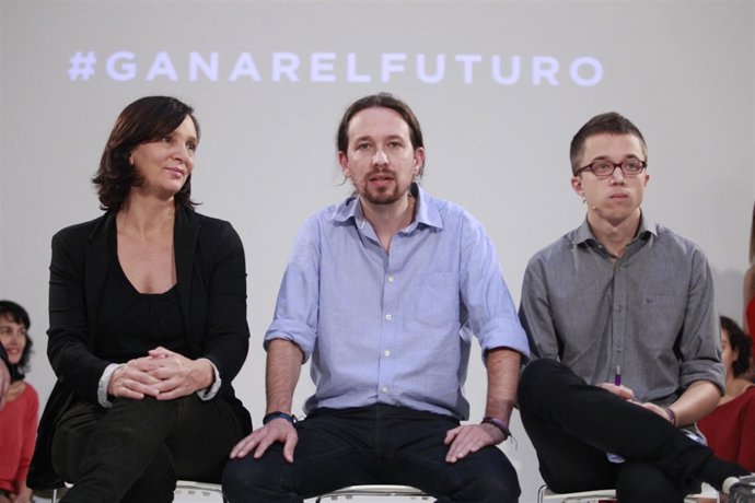 Carolina Bescansa, Pablo Iglesias e Íñigo Errejón