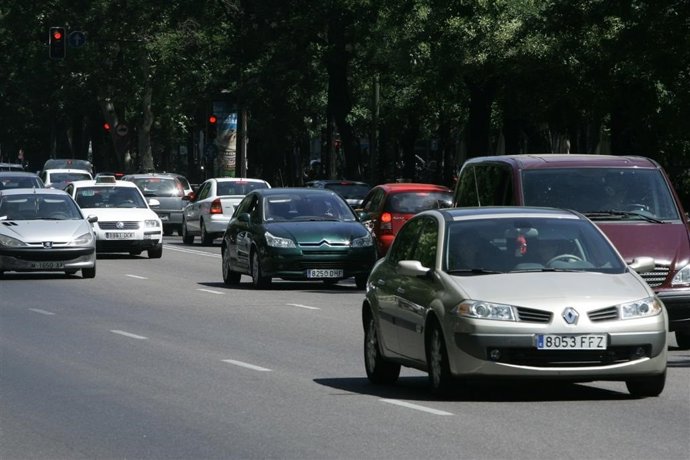 Recursos de tráfico. Carreteras. Coches. 