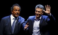 Scioli llama a Macri para felicitarle por su victoria en las elecciones en Argentina