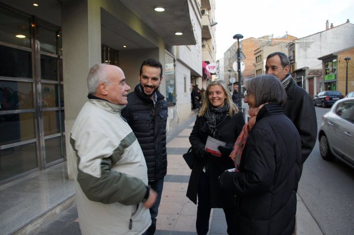 Los candidatos del PSOE están explicando su programa a los altoaragoneses