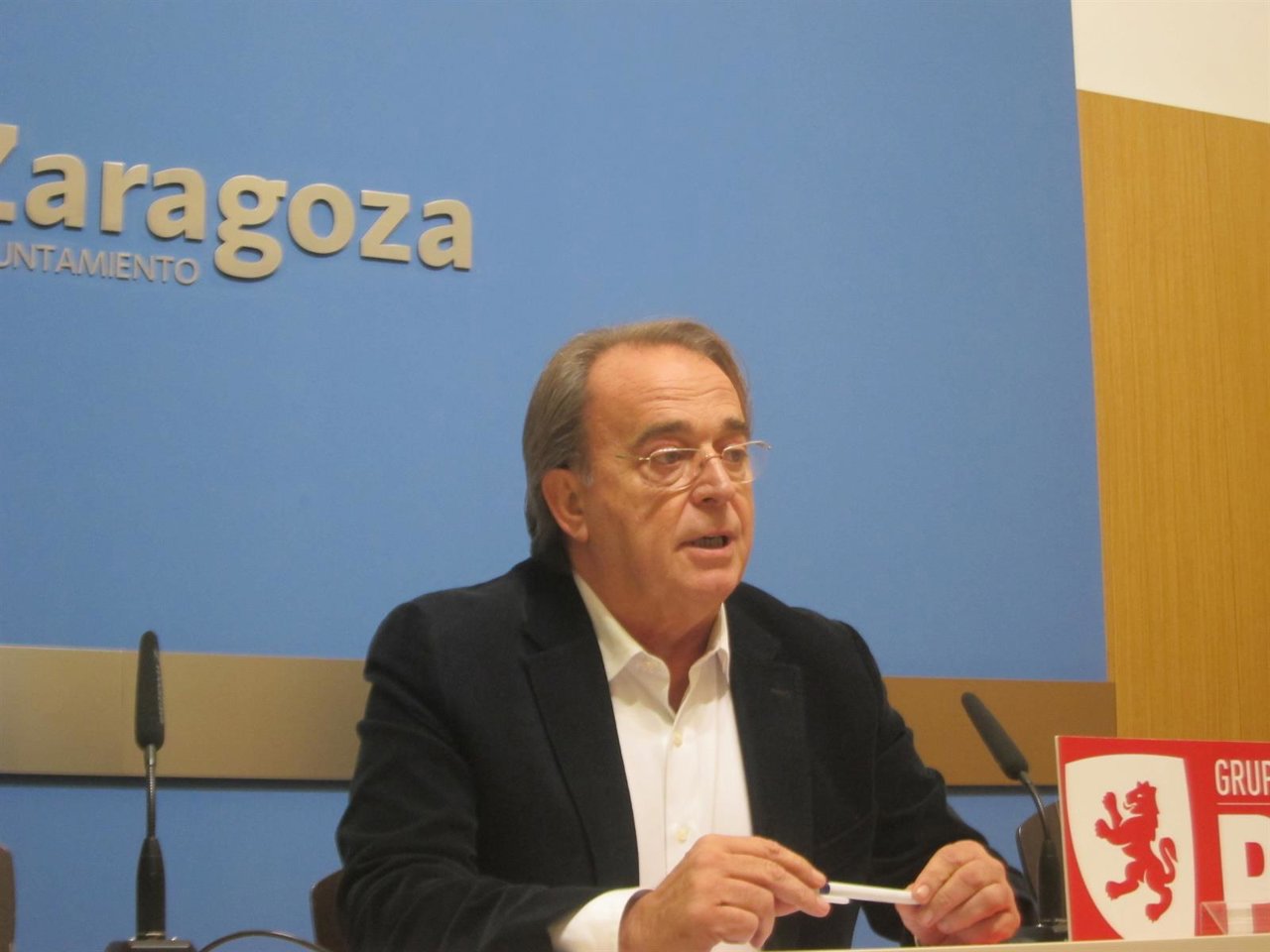 El portavoz socialista en el Ayuntamiento de Zaragoza, Carlos Pérez Anadón