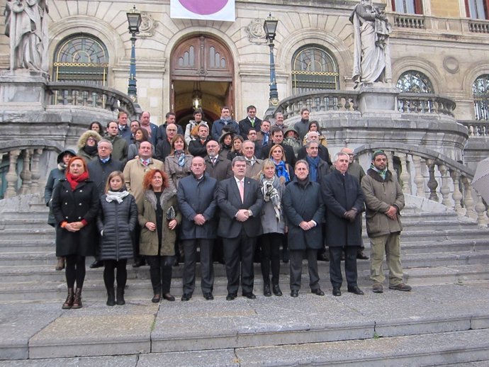 Concentración de condena en el Ayuntamiento de Bilbao.
