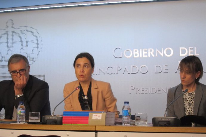 Dolores Carcedo, en el centro