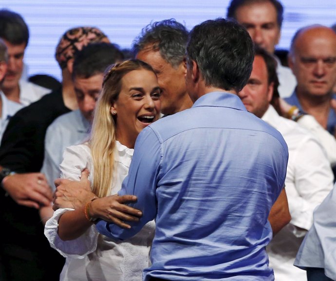 Macri festeja su victoria con Tintori