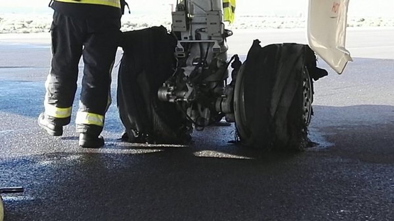 Estado de las ruedas del avión tras reventarse