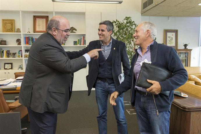 Oria con el alcalde de Bezana 