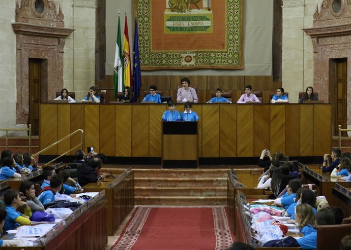 Durán apuesta por impulsar entre los partidos un pacto por la infancia