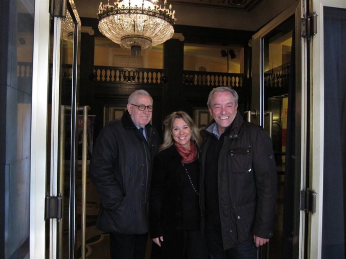 Ignacio Amestoy, Tazmin Townsend y Helio Pedregal en el Teatro Principal.