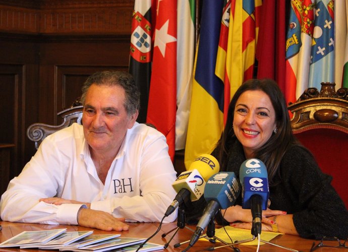 Los concejales del Ayuntamiento de Motril Antonio Escámez y Alicia Crespo.