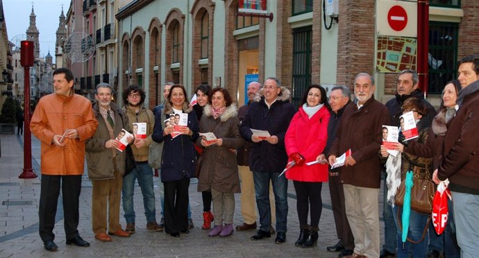 REPARTO PSOE FOLLETOS CON LAS PRINCIPALES MEDIDAS DEL PROGRAMA ELECTORAL