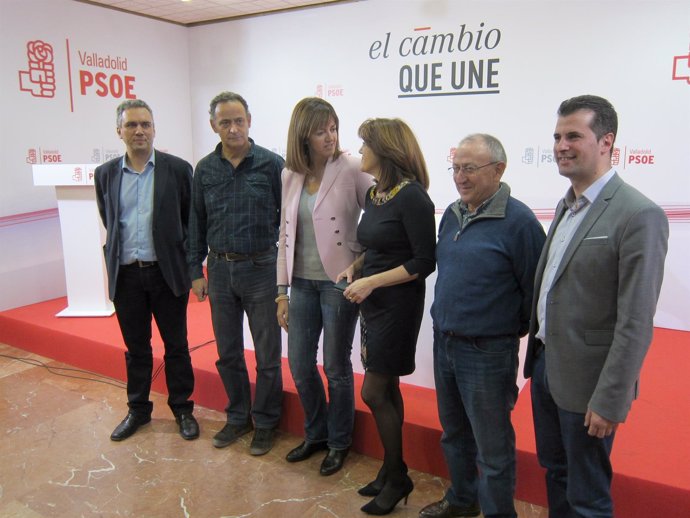 Idoia Mendía charla con Rodríguez junto a Izquierdo, Vadillo, Álvarez y Tudanca