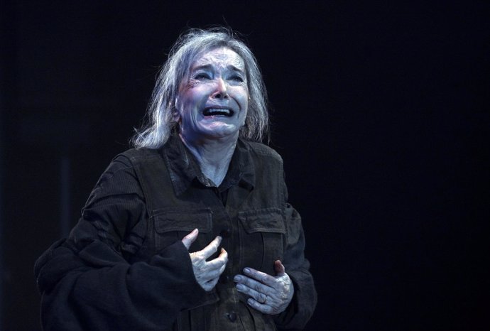 La actriz Núria Espert en un momento de 'El rei Lear' en el Teatre Lliure