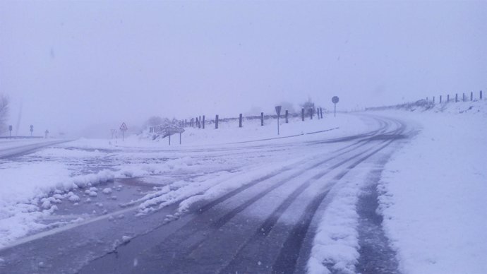 Carretera nevada en Cantabria