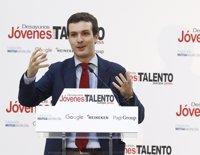 Casado ve "irresponsable" el texto 'No en mi nombre' contra los bombardeos y lo enmarca en el "buenismo" de la izquierda