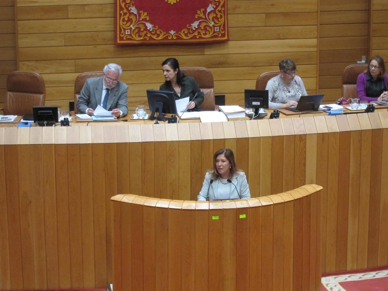Beatriz Mato presenta la Ley del Suelo de Galicia en el Parlamento.