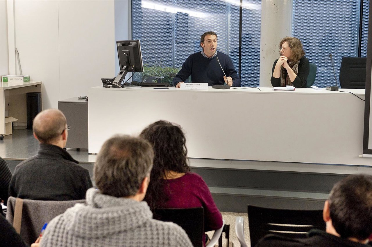 Isabel Elizalde y Raúl Maiza en unas jornadas.