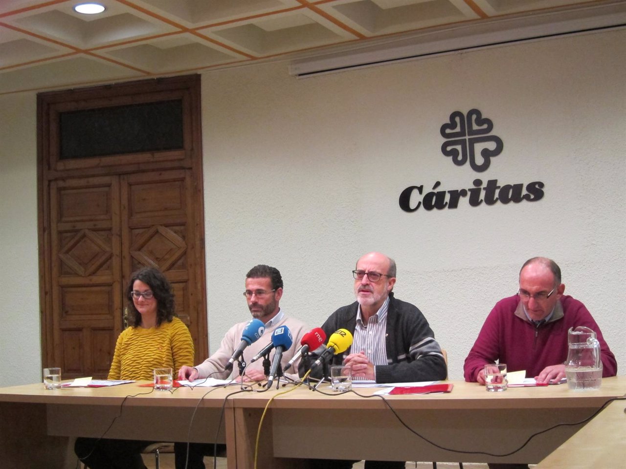 Ignacio Alonso, director de Cáritas, con Ramón Menéndez-Navia y técnicos