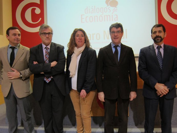 Álvaro Nadal Junto A La Delegada Del Gobierno Y Organizadores De La Conferencia