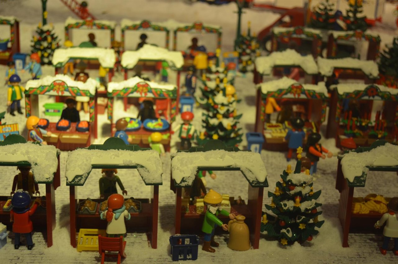 Mercado de Navidad de los clicks de Playmovil